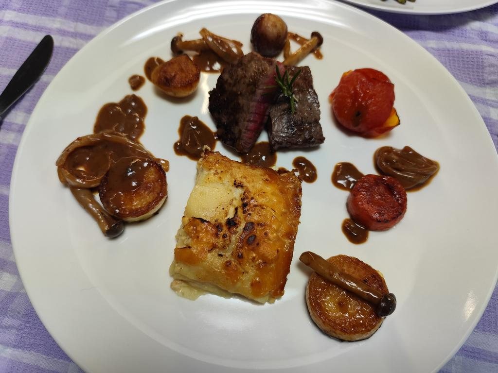 Beef, gratin, roast tomato and mushrooms with pan sauce