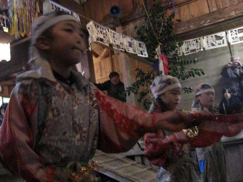 東栄町の花祭の舞
