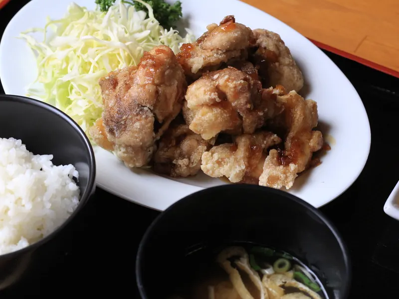 ご飯と味噌汁の定食