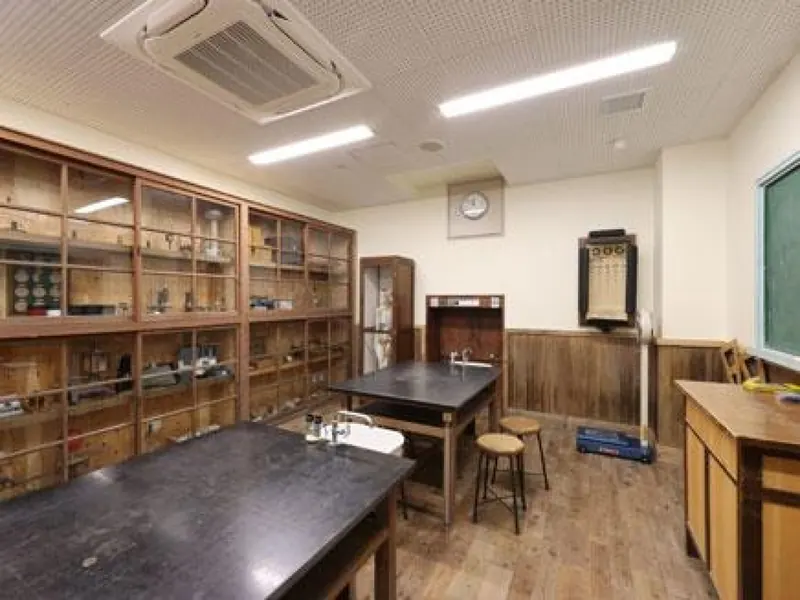 ほうらいせん酒らぼの室内